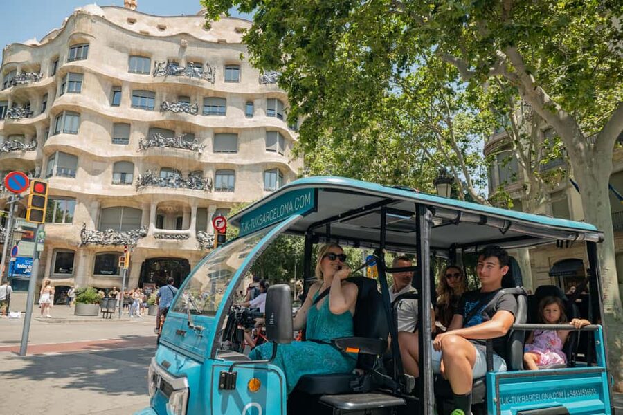 1,5-Hour Barcelona City & Beach Private Tuk-Tuk Tour - Why this short tuk-tuk ride works in Barcelona