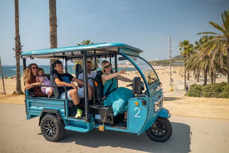 1,5-Hour Barcelona City & Beach Private Tuk-Tuk Tour - Sagrada Família from the street