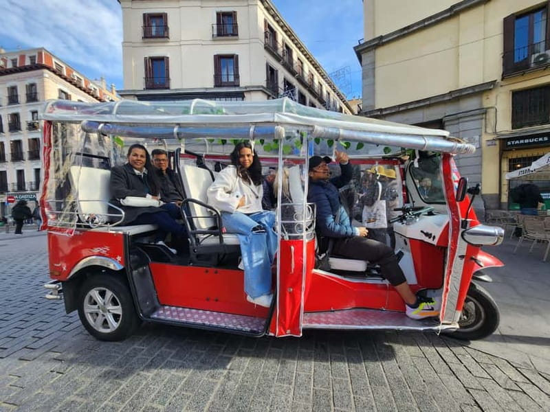 1.5-hour Tuk Tuk Tour in Madrid - What the guide adds to the experience
