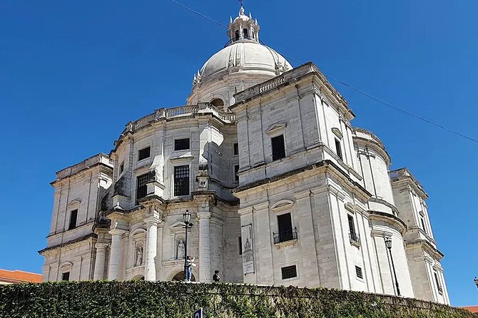 1.5H Private Tuk Tuk Tour of Historic Lisbon - Portas do Sol and Alfama from above