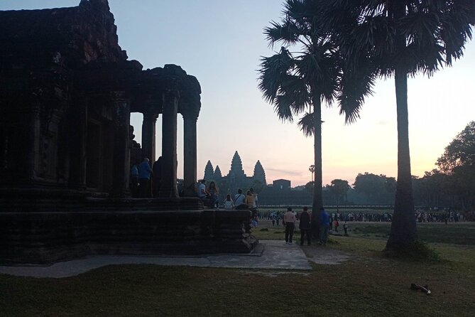 1-Day private Angkor Temple Tour by Tuk Tuk from Siem Reap - Angkor Thom and the South Gate