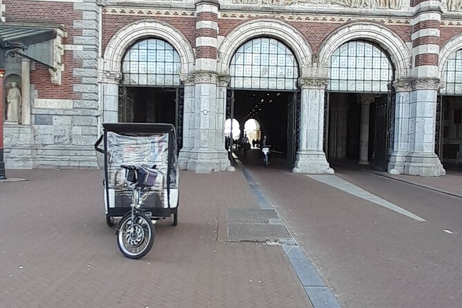1 hour Amsterdam City Tour in Pedicab - Dam Square brings the tour back to the centre