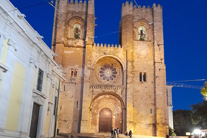 1-hour private eco tuk-tuk tour for up to 6 people through Lisbon - Entering Alfama’s narrow lanes