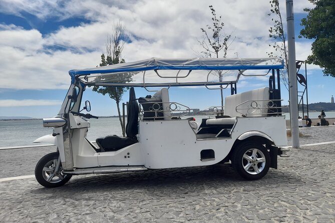 1-hour private eco tuk-tuk tour for up to 6 people through Lisbon - Taking in the Tagus from Portas do Sol