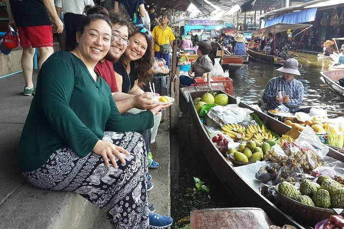 2-hour Bangkok Old City Night CHOB TUK TUK + Talat Noi Street Art - The guide can make or break the evening