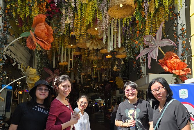 2 Hour Electric Tuk Tuk Cultural Tour of Bangkok - Democracy Monument and the road to the palace