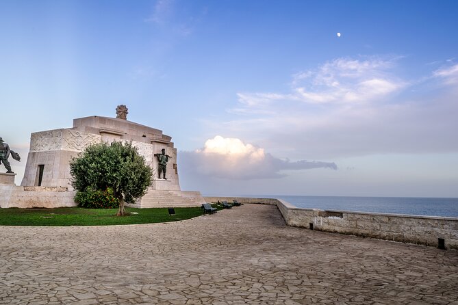 2 Hours Calessino/ Tuk tuk Tour to Syracuse and Ortigia Island - How much explanation will you get?