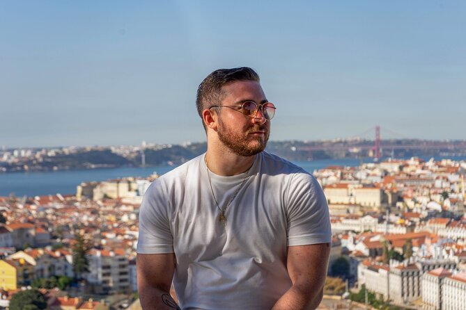 2h Sunset Views Lisbon by Tuk Tuk - Castelo and Mouraria: two neighborhoods with strong character