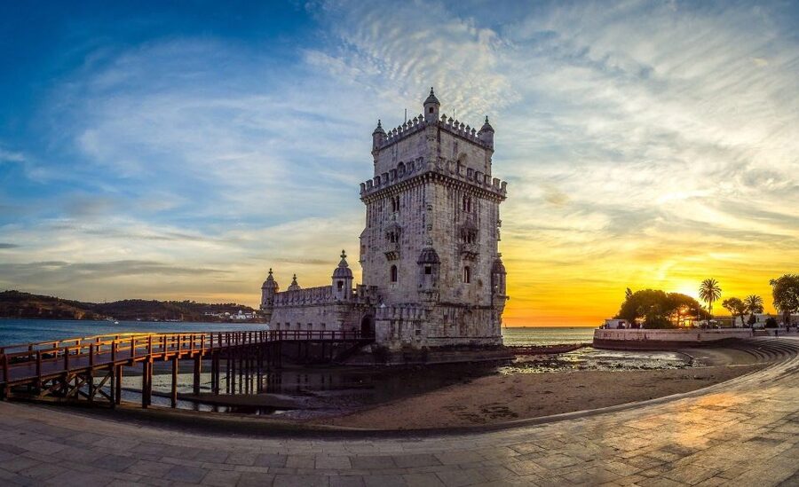 4-hour sightseeing tour by Tuk-Tuk Lisbon old town and Belém - Viewpoints Above the Traditional Quarters
