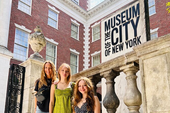 90 min NYC Private Gossip Girl Pedicab Tour - Ladurée, Saint James Church, and the Met steps
