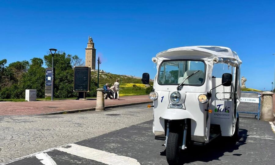 A Coruña: Premium Tuk Tuk tour - San Antón Castle, the Control Tower, and the Old Walls