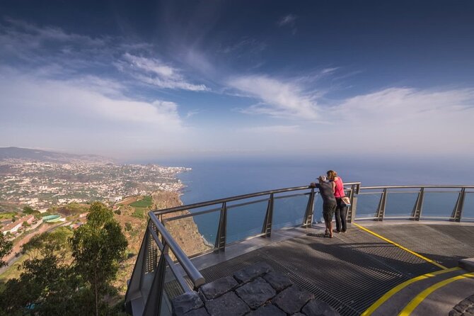 A great tuk-tuk adventure Tour at Cabo Girão - Skywalk - Stepping onto the Cabo Girão Skywalk
