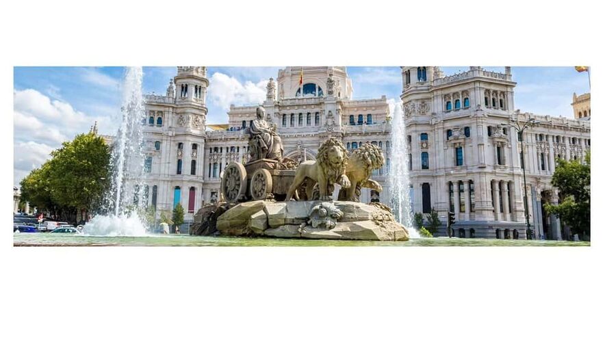 A more complete and fun audio-guided tour with an urban tuk-tuk - Cibeles Fountain and the return to Centro
