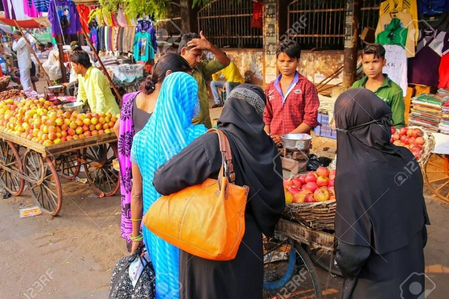 Agra: Heritage Walking Tour of Agra 2 Hours by Tuk-Tuk - Kinari Bazaar for crafts and color