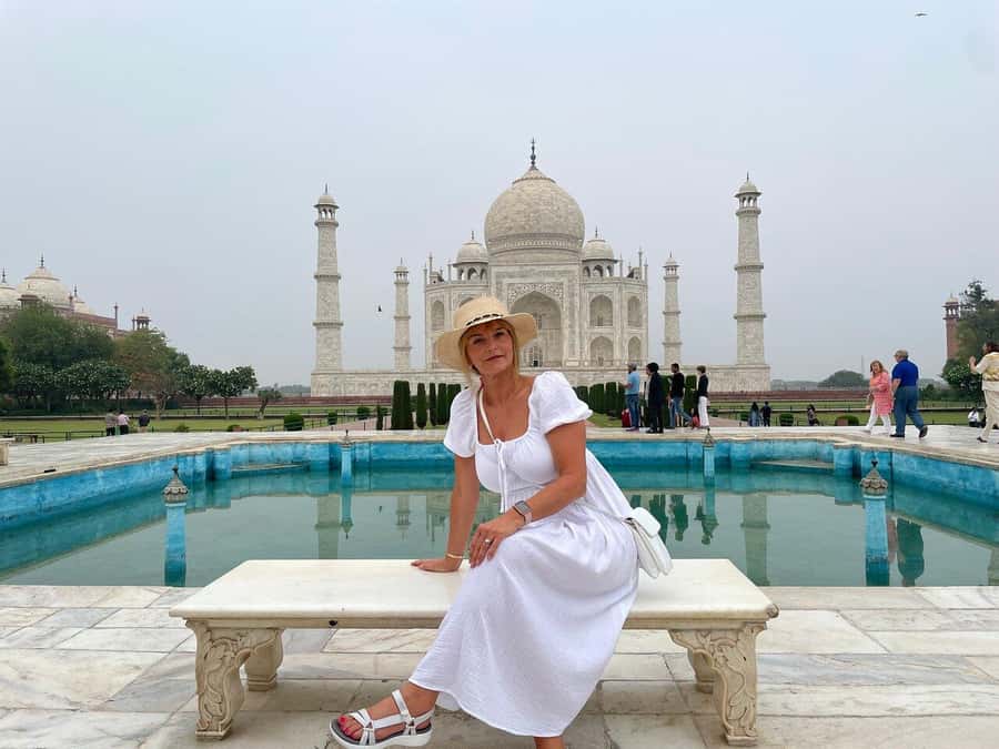 Agra: Private Full-Day Sightseeing Tour by Tuk-Tuk or Cab - What the guide adds