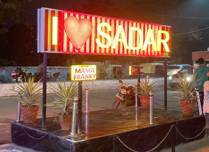 Agra: Sadar Bazar Food Market Night Walking Tour by Tuk-Tuk - How the guide changes the experience