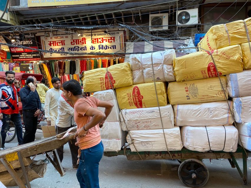 Agra: Street Food Tour with Spice Market on Tuk-Tuk Ride - A rickshaw ride through Old Agra