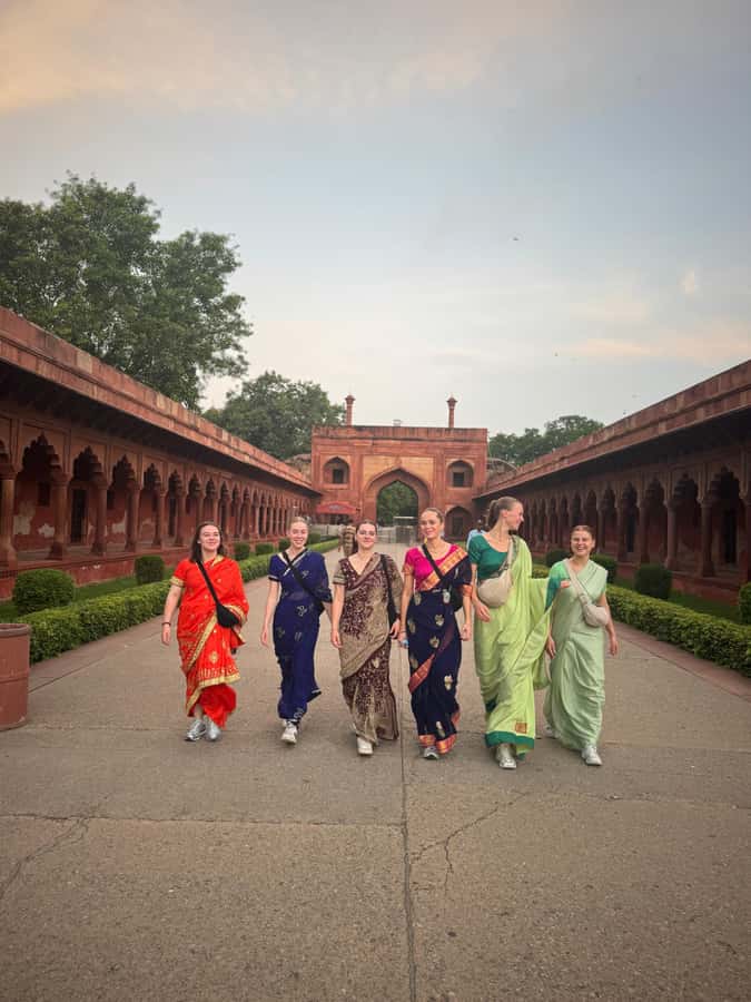 Agra: Taj Mahal Guided Tour with Tuk-Tuk - What the guides add to the day