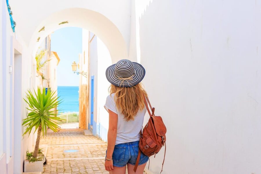 Albufeira: Beach, Old Town & Falesia Electric Tuk Tuk Tour - Praia dos Arrifes: Small-Scale Coastal Scenery