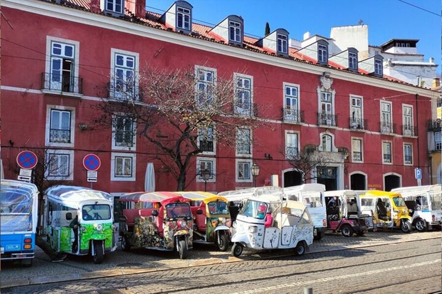 All Historical Lisbon Tuk Tuk Tour - What the guide adds to the ride