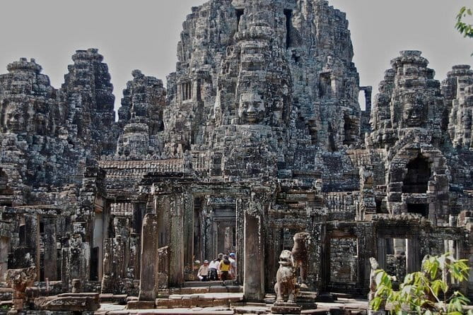 Amazing full day TUKTUK tour - Srah Srang and Banteay Kdei