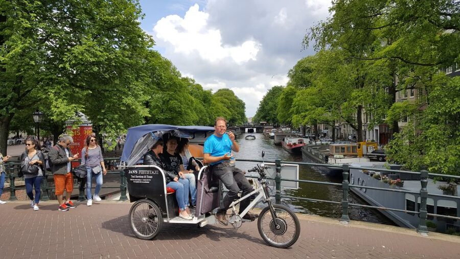 Amsterdam: 2-Hour Sightseeing Tour by Rickshaw - Stops where you can leave the rickshaw