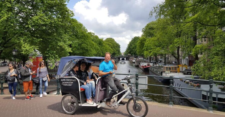 Amsterdam: 2-Hour Sightseeing Tour by Rickshaw - Canals, crooked houses, and the old center