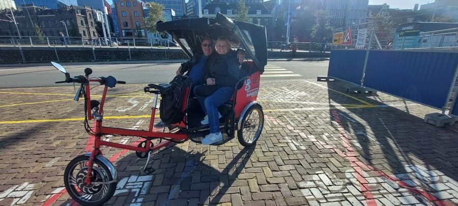 Amsterdam: Private City Highlights Tour by Rickshaw - Why a rickshaw works well in Amsterdam