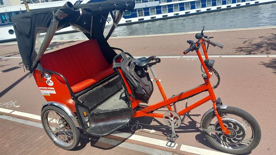 Amsterdam: Private City Highlights Tour by Rickshaw - Rembrandtplein, the Amstel, and the Skinny Bridge