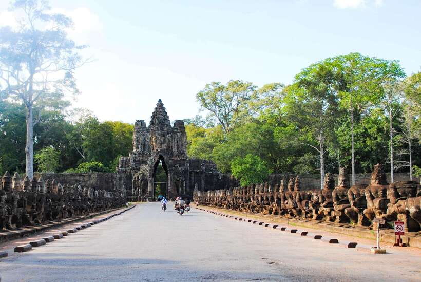 Angkor Wat Small Tour With Private Tuk Tuk - Banteay Kdei closes the temple circuit