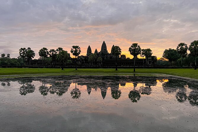 Angkor Wat Sunrise Private Tour via Tuk Tuk from Siem Reap - Bayon’s carved faces and crowded corridors