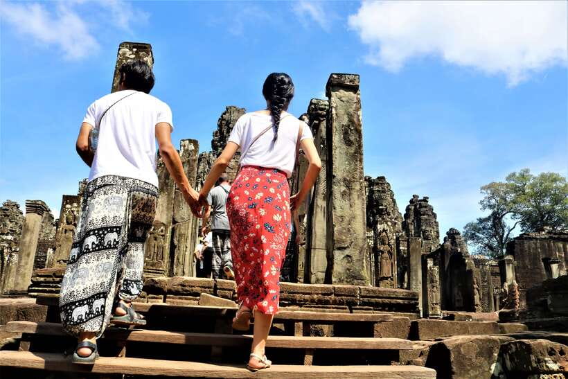 Angkor Wat: Tuk Tuk and Walking Tour - What the guides add to the ruins