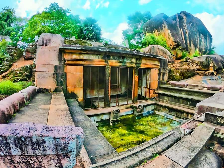 Anuradhapura: Tuk Tuk Tour - Ancient City with Audio Guide - Twin Ponds and Abhayagiri Monastery