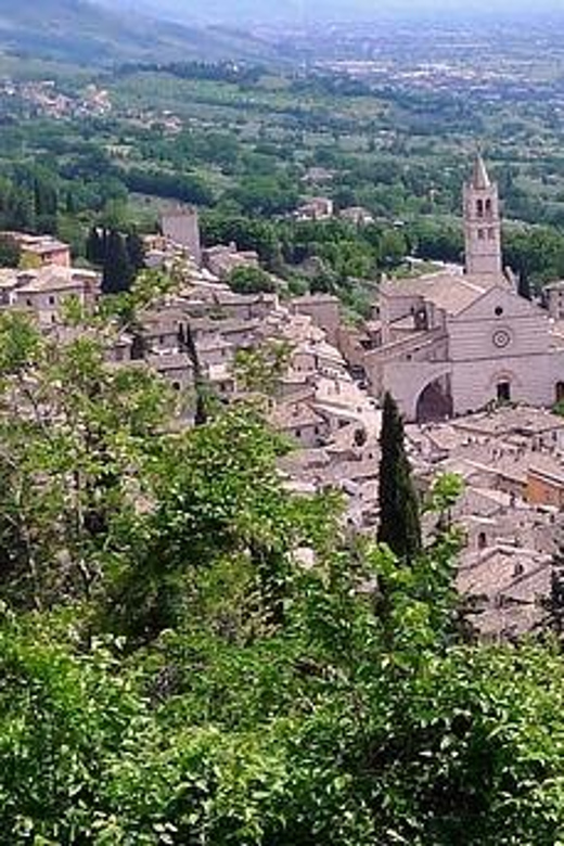 Assisi: Grand Tour Tuk Tuk - Italian driver - Rocca Maggiore and the changing views