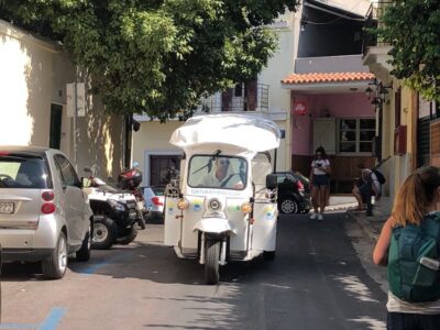 Athens: Private Evening Sightseeing Tour by Electric Tuk-Tuk