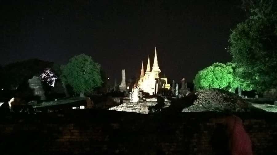 Ayutthaya Evening Tuk Tuk Temples Tour From Bangkok - Banglan Night Market: dinner before the ruins