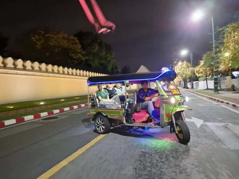 Bangkok: 2-hour Old City CHOB TUK TUK+ Talat Noi Street Art - Royal Pavilion Mahajetsadabadin and the Giant Swing