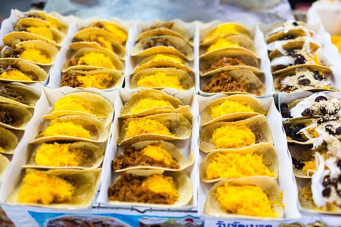 Bangkok by Night: Temples, Markets and Food Tuk-Tuk Tour - Finishing with Chinatown dessert