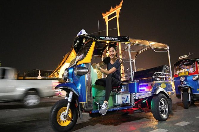 Bangkok by Night Tuk Tuk Tour: Markets, Temples & Food - Wat Pho and the temples after sunset