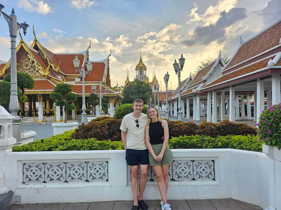 Bangkok: CHOB TUK TUK Ride + Canal Tour + Foods Tasting - Guides who shape the day