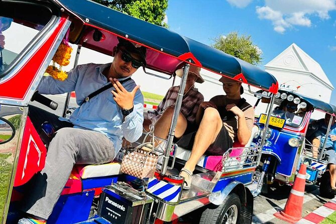 Bangkok Day Tour: Food, Temple & Tuk-Tuk - Lunch at a local restaurant