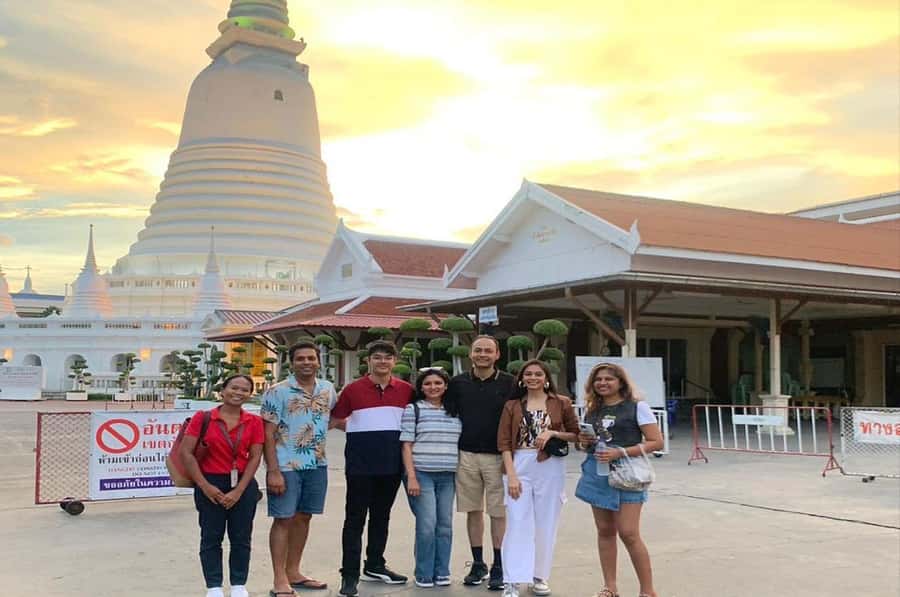 Bangkok Day Tour: Food, Temple & Tuk-Tuk - Talat Noi, murals, and old Chinese shophouses