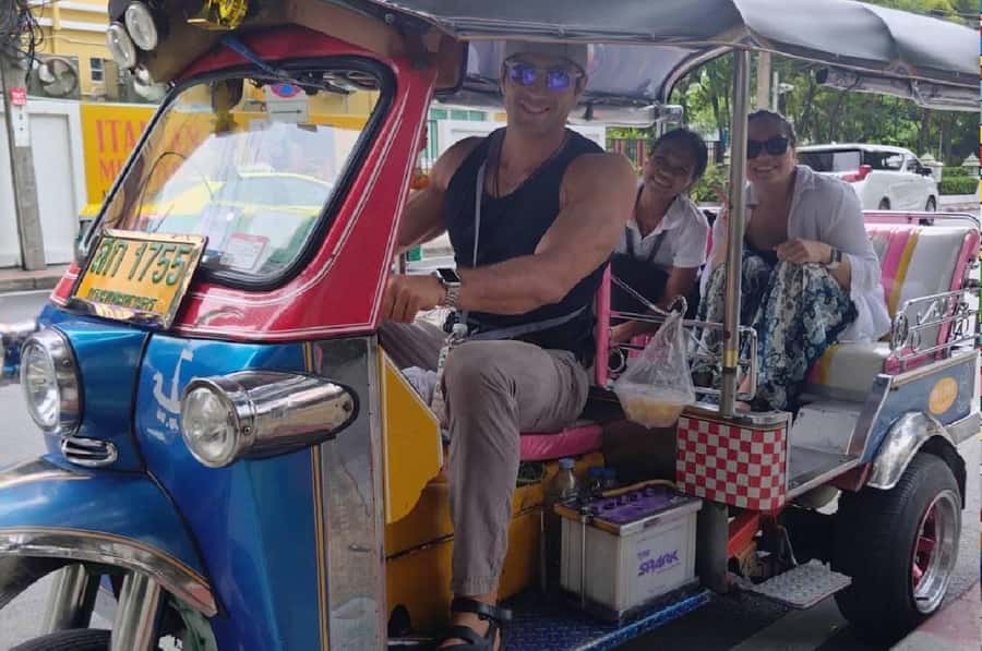 Bangkok Day Tour: Food, Temple & Tuk-Tuk - What the 4.8 rating tells you