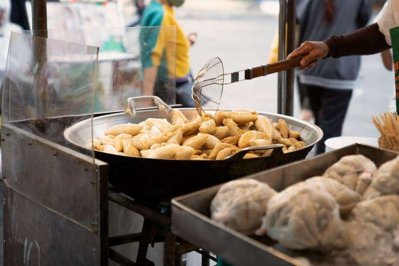 Bangkok Electric Tuk Tuk: Street Food & Markets - Eating your way through Wang Lang Market