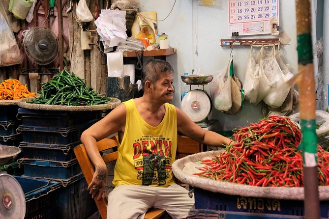 Bangkok Electric Tuk Tuk: Thonburi, Wang Lang & Food Tour - Eating through Wang Lang Market