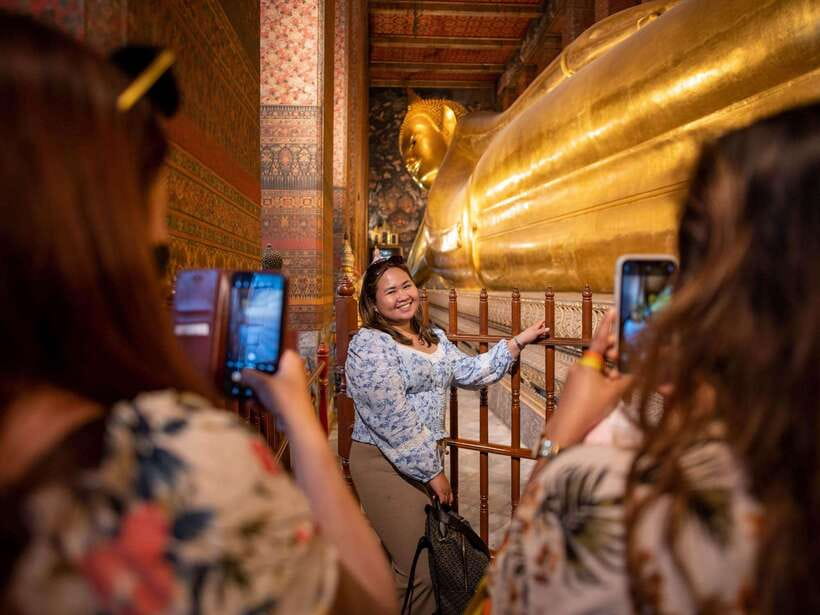 Bangkok: Evening Tour with Wat Arun, Wat Pho & Tuk Tuk Ride - Wat Pho and the famous reclining Buddha