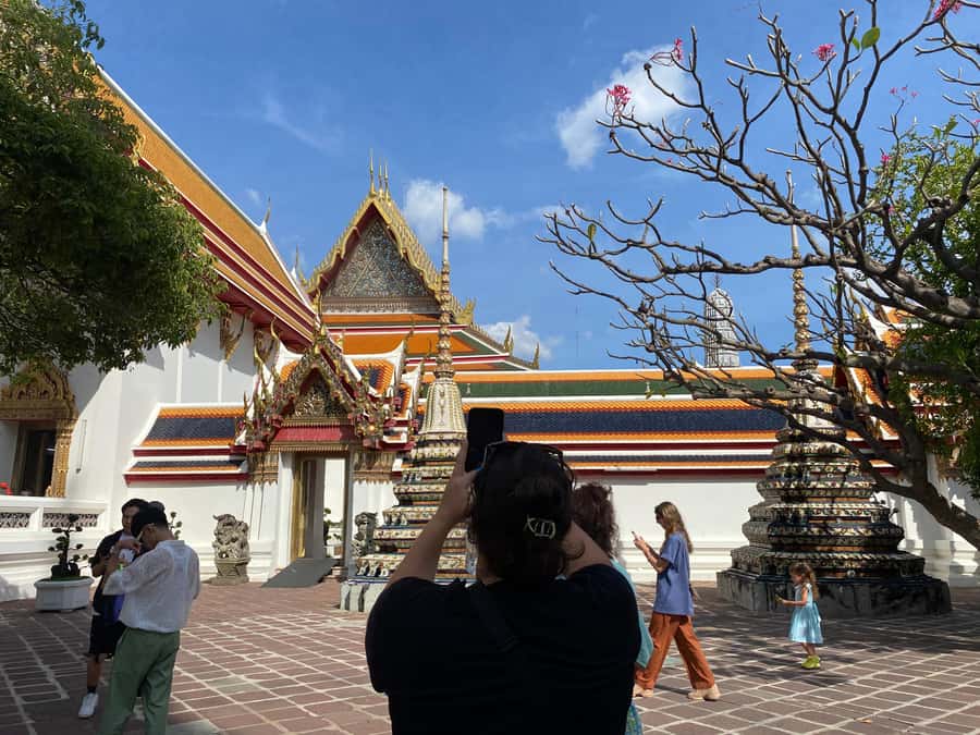 Bangkok: explore Wat Pho + tuk tuk sightseeing - Riding through the Old Town by tuk tuk