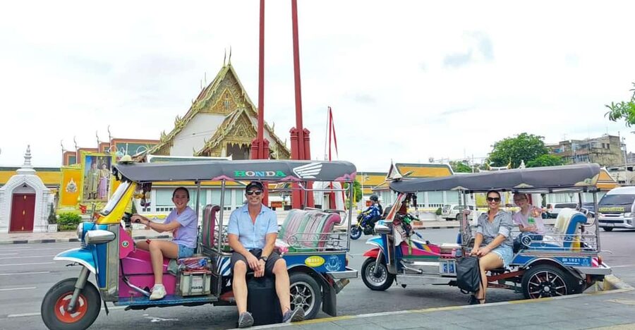 Bangkok: Guided Tour in a Typical Thai Tuk-Tuk - Pak Khlong Talat and the lotus-folding activity