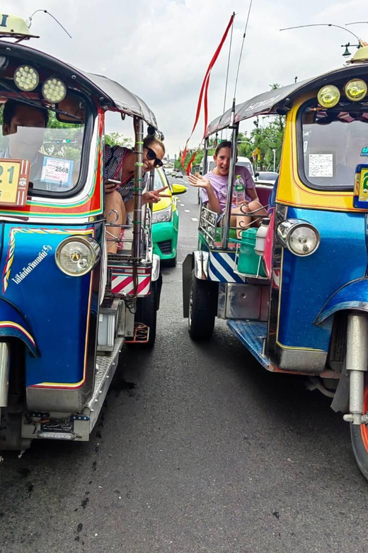 Bangkok: Guided Tour in a Typical Thai Tuk-Tuk - Chinatown: a useful finish on Yaowarat Road