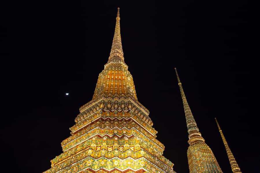Bangkok: Markets, Temples and Food Night Tour by Tuk Tuk - Who should take this Bangkok night tour?